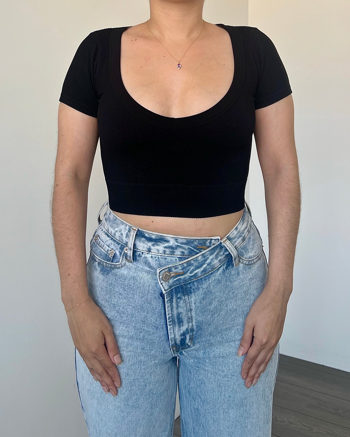 Black Rib V Neck Short Sleeve Top