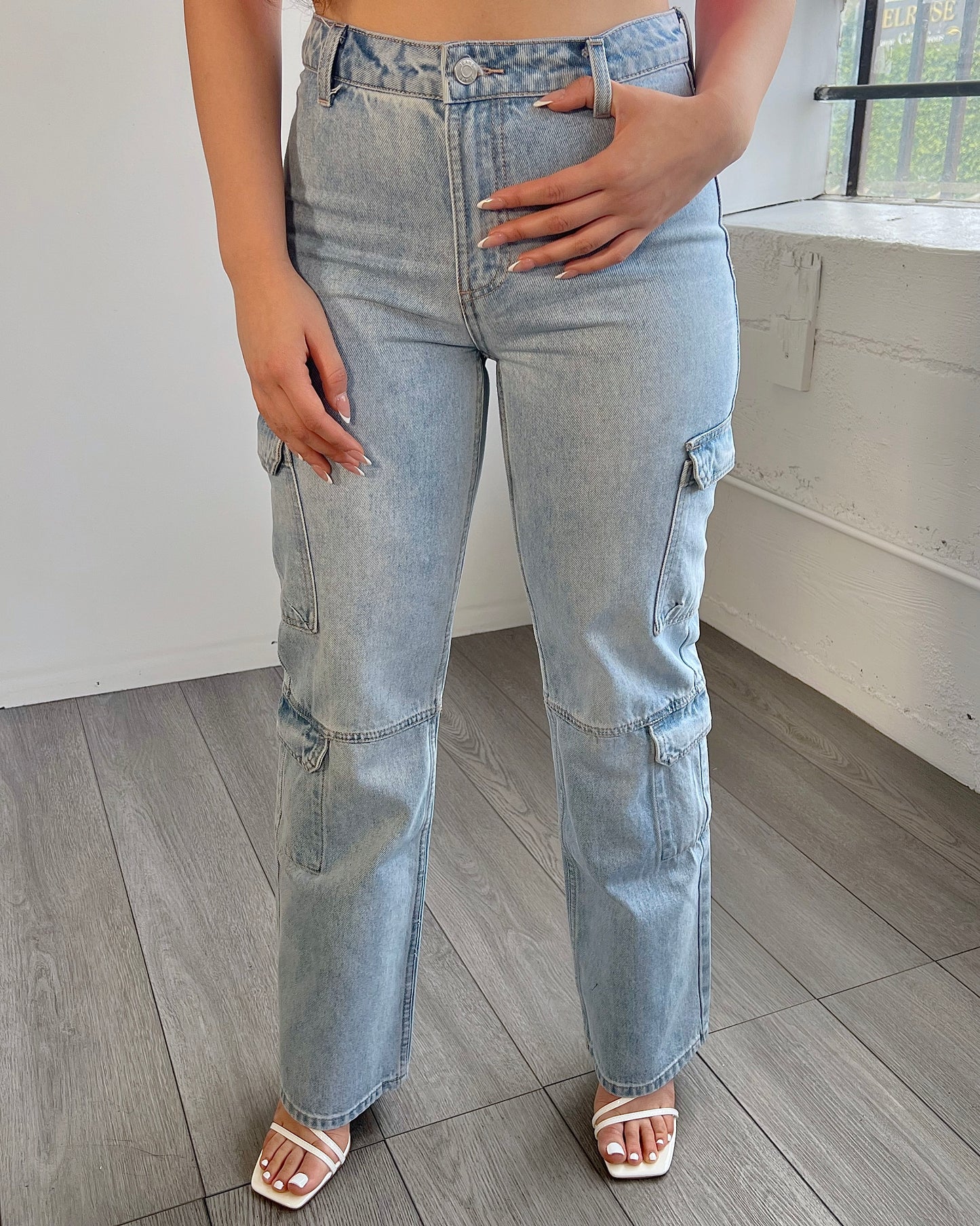 Mid Rise Denim Cargo Jeans (Light Wash)